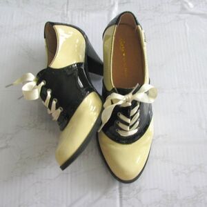 Bass leather saddle shoes 8